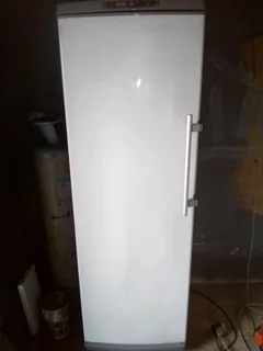 Defy full freezer R5800