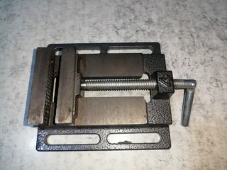 4" Bench Vise with Flat Jaws - Fixed Base for Precision Drilling, Cast Iron Construction