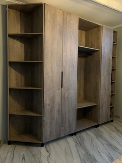 SKILLED, COMPETENT,  PROFESSIONAL AND EXPERIENCED CARPENTER.