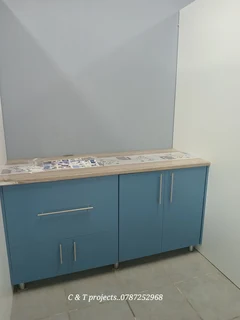 PROFESSIONAL,  SKILLED,  COMPETENT AND EXPERIENCED CARPENTER.