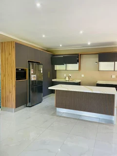 EXPERIENCED,  COMPETENT,  PROFESSIONAL AND SKILLED CARPENTER.