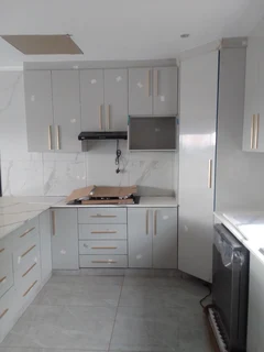 EXPERIENCED,  COMPETENT,  PROFESSIONAL AND SKILLED CARPENTER.