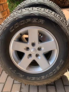 4 x Jeep Wrangler tyres and rims. 265/70/17