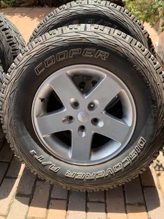 4 x Jeep Wrangler tyres and rims. 265/70/17