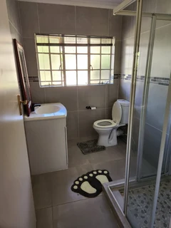 LBE Guest House Little Falls In Roodepoort  &#43;27730450058