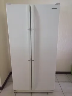 Samsung white fridge/ freezer double door.
