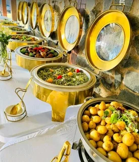 I'm looking for a  job as a chef, who can  cook breakfast, lunch and dinner