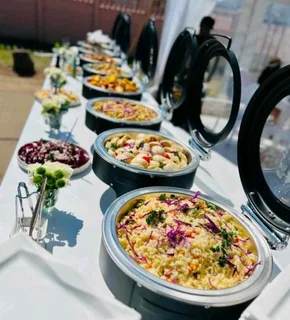 I&#39;m looking for a  job as a chef, who can  cook breakfast, lunch and dinner