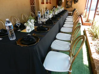 I&#39;m looking for a  job as a chef, who can  cook breakfast, lunch and dinner