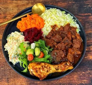 I&#39;m looking for a  job as a chef, who can  cook breakfast, lunch and dinner