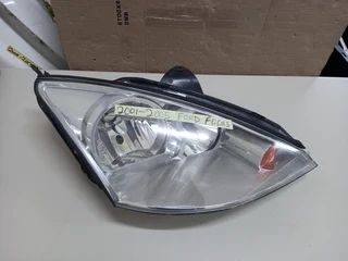 Ford Focus RHS Normal Headlight (2001 - 2005)