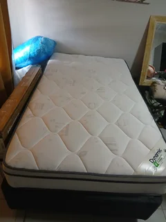 Quarter - Ad posted by Dimpho Dimpho