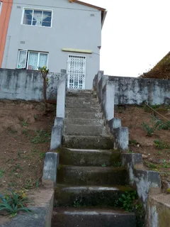 Montford Chatsworth 3 bedrooms house for sale Close to all amenities 590000 .not neg