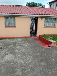 Shallcross close to ridge shopping centre 2, bedroom with outbuilding 580000