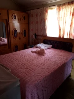 Shallcross close to ridge shopping centre 2, bedroom with outbuilding 580000