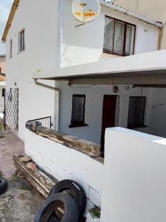 Westcliffe Chatsworth 2 bedrooms with outbuilding 750000