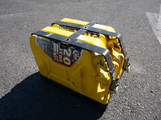 2x Jerry can 20 litre & 4x4 roof rack