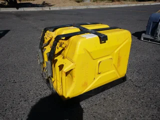 2x Jerry can 20 litre &amp; 4x4 roof rack