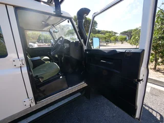 2009 Land Rover Defender 110 Stationwagon. NEW ENGINE!