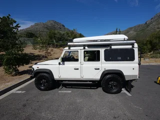 2009 Land Rover Defender 110 Stationwagon. NEW ENGINE!