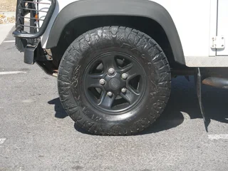 2009 Land Rover Defender 110 Stationwagon. NEW ENGINE!