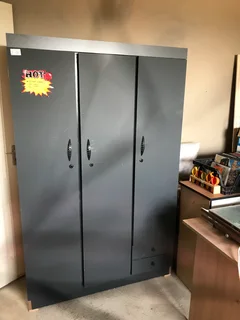 3 door wardrobe