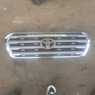 Toyota landcriser 2008‐2011 grill available for sale