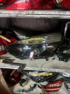 Renault clio 4 headlight available for sale