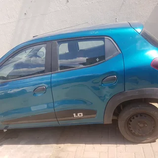 Renault kwid available for stripping