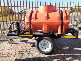 700 liter diesel bowser / trailer / mini tanker (plastic)