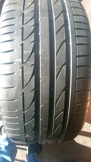 One 255/35/19 Bridgestone runfalt