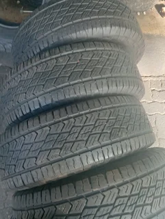 Set of 255/70R17 continental cross contact