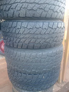 Set of 265/65/17 Dunlop Grandtrek white writing like new