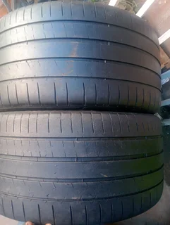 Two 305/35/22 Michelin pilot Super sport 80%