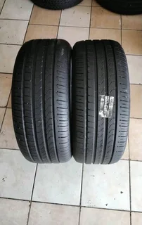 Two 255/40/20 pirelli scorpion Verde