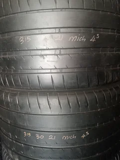 Two 315/35/21 Michelin pilot Sport 4s like new
