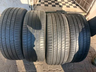 Set of 255/45/20 Michelin latitude sport 90%