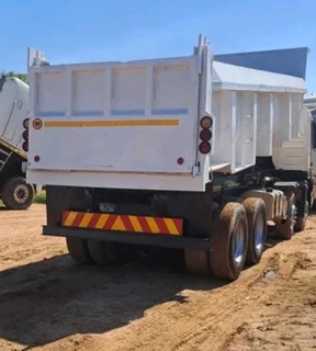 Volvo FM9 340 TWINSTEER 20CUBE TIPPER TRUCK FOR SALE.
