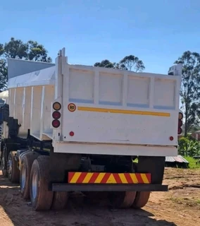 Volvo FM9 340 TWINSTEER 20CUBE TIPPER TRUCK FOR SALE.