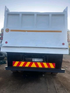 Volvo FM9 340 TWINSTEER 20CUBE TIPPER TRUCK FOR SALE.