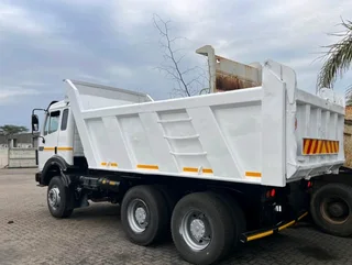 MERCEDES 2633 10M TIPPER TRUCK FOR SALE.FULLY REFURBISHED