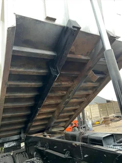 MERCEDES 2633 10M TIPPER TRUCK FOR SALE.FULLY REFURBISHED