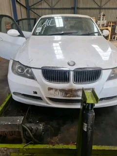 BMW E90 323i AUTOMATIC 2007 MODEL, SPARES