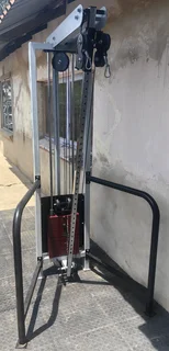 Adjustable Hi/Lo Pulley.