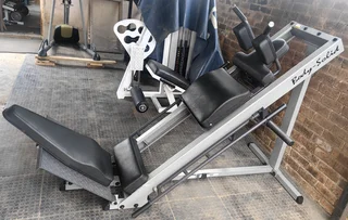 Body-Solid Leg Press Hack Squat Machine.