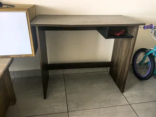 Study Desk (90cm X 45cm X 75cm)