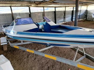 Vw volksie bus 2.3 i for sale R165k neg...&amp; bass boat Yamaha 85