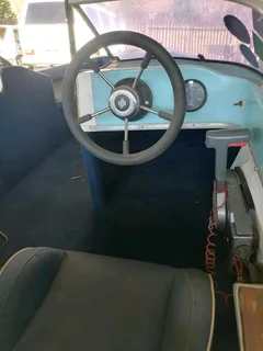 Vw volksie bus 2.3 i for sale R165k neg...&amp; bass boat Yamaha 85