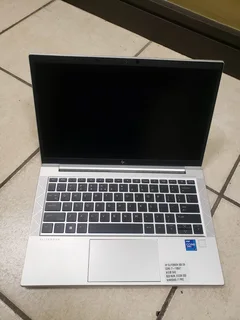 HP Elitebook 830 G8 13.3; Core i7-1185G7 8GB RAM 512GB SSD Win 11 Pro