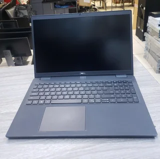 Dell Latitude 3520 15.6-inch Core i7-1165G7 16GB RAM 256GB SSD